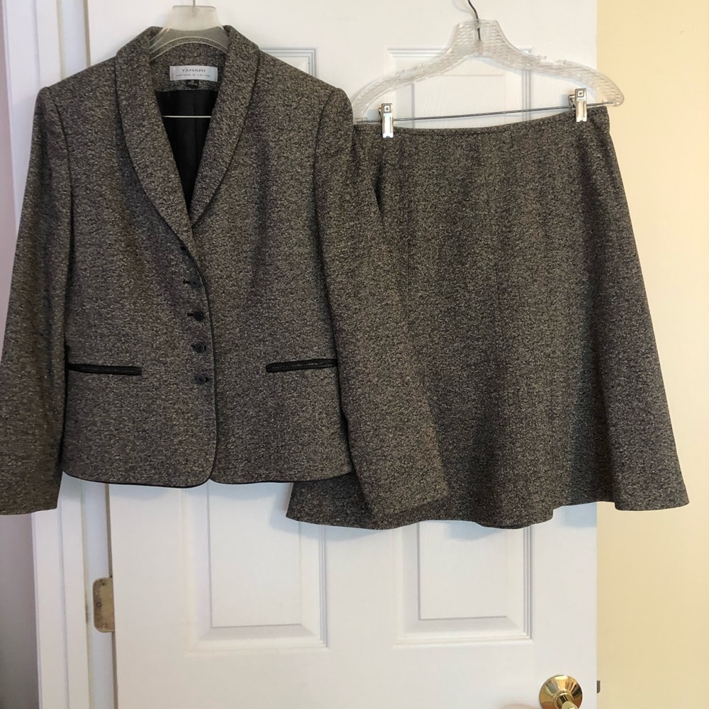 Beautiful Tahari ASL skirt suit